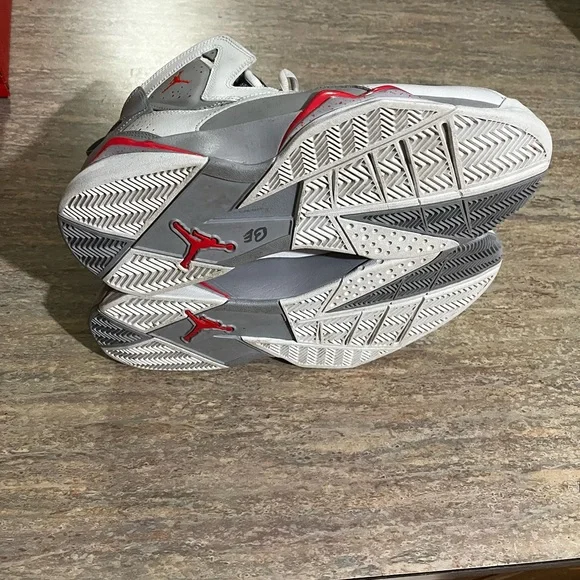 Jordan true flight 342964-123 infrared 23 grey & white sneakers